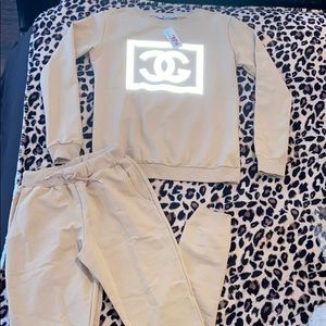 Matching crew and sweats 🤩